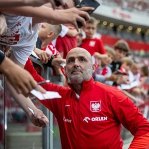 半岛体育官网-【解码波兰】一辆待拆解的老爷车